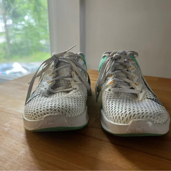 Nike Metcon 6 in Mint / Lavender / White | Used | Size 6 - Picture 4 of 10